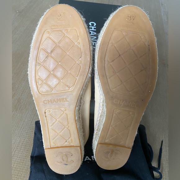 CHANEL
Interlocking CC Logo Leather Espadrilles - Picture 14 of 15